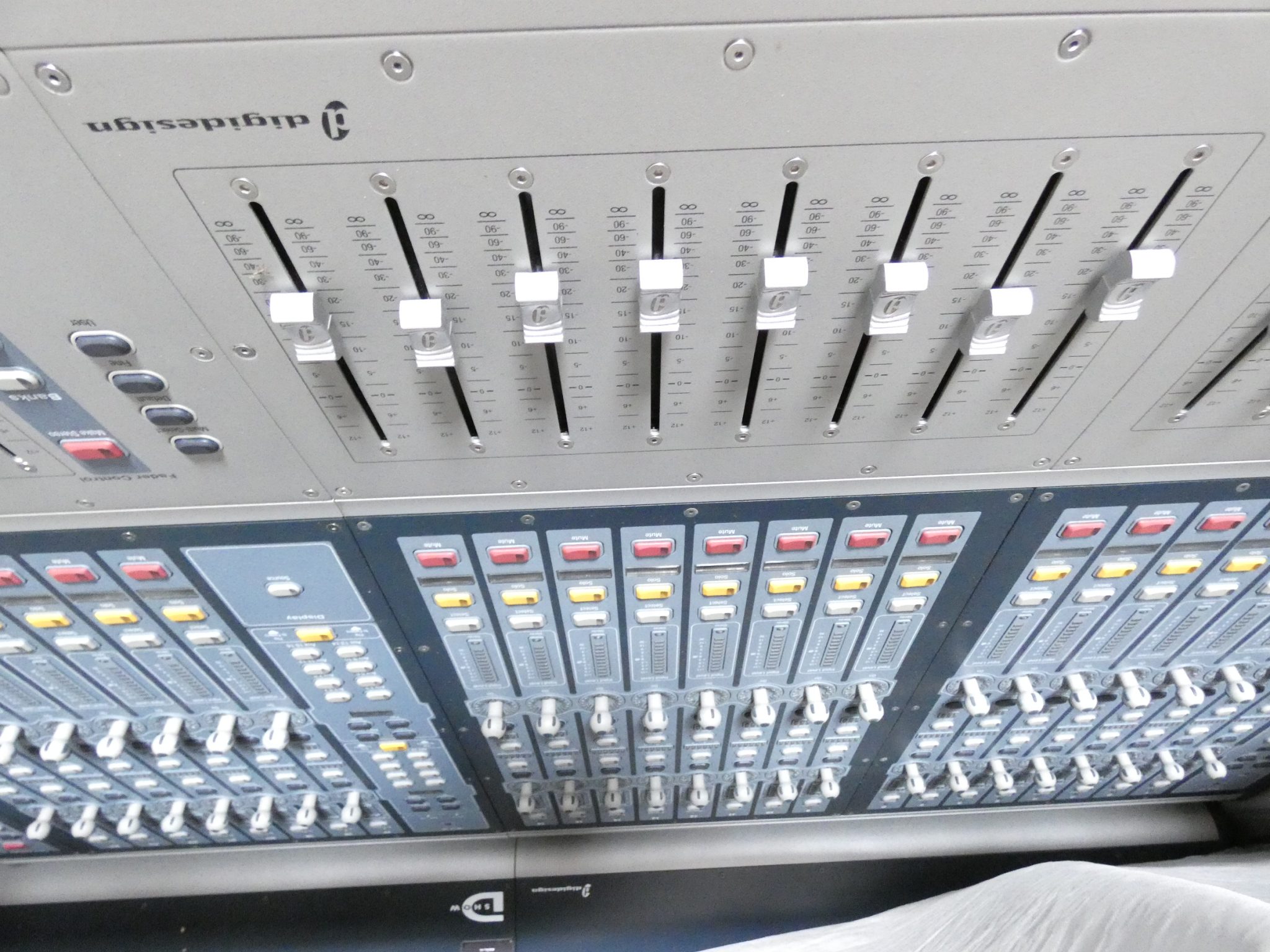 Avid VENUE DigiDesign D-Show Mixing Console w/ Side Car Touring