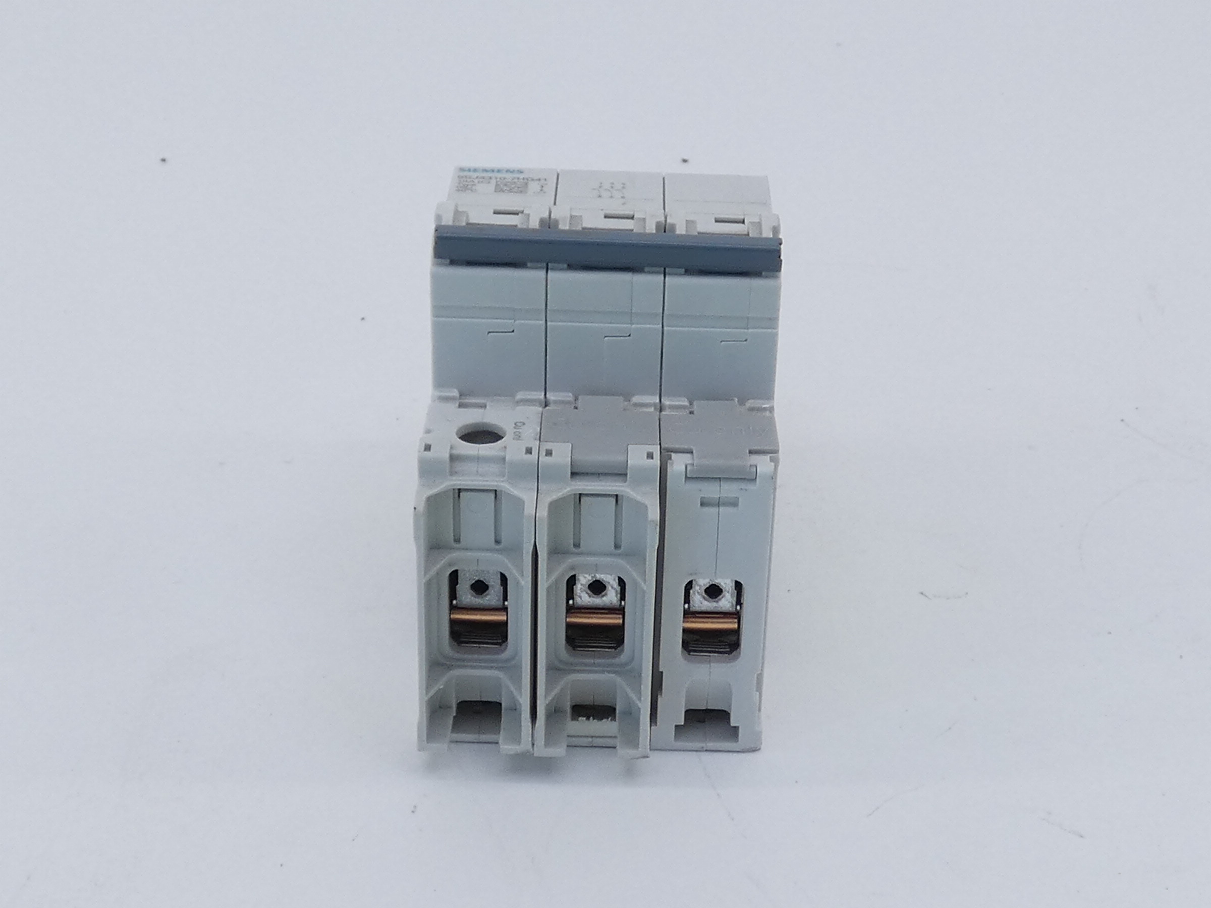 siemens-5sj4310-7hg41-3-pole-mini-circuit-breaker-10a-240vac-2.jpg siemens-5sj4310-7hg41-3-pole-mini-circuit-breaker-10a-240vac-2.jpg